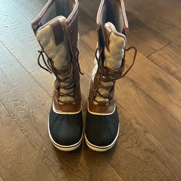 NWOT Globalwin winter weather proof boots - Picture 2 of 5